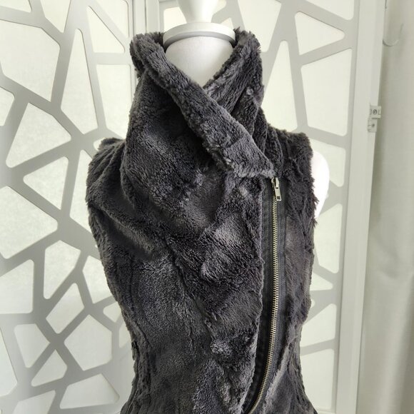 Faux Fur Vest - Dark Grey Beautiful Large Collar - Picture 6 of 10